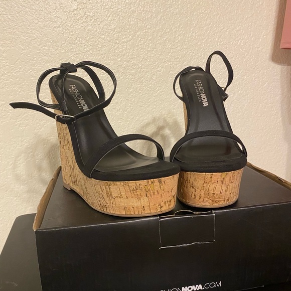 Fashionova Wedge Heels - Picture 2 of 6